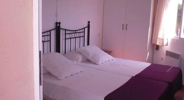 Hostal La Paloma II, Забронировать Отель Отели в центре Кальпе, в центре, Парковка