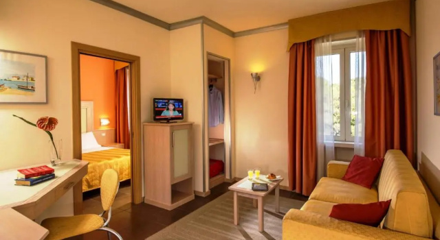 Трёхместный номер Standard Hotel Mediterraneo