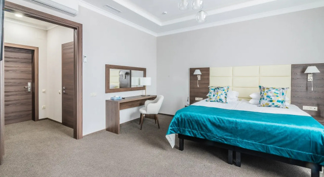 Deluxe Family room with city view Prospekt Hotel