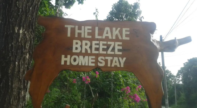 Отель The Lake Breeze