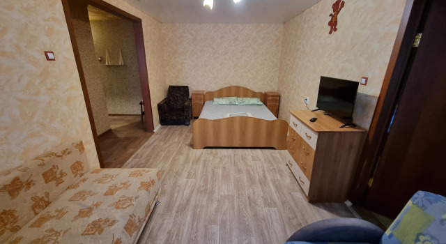 Апартаменты на проспекте Гагарина 8 линия, Забронировать Апартаменты/квартира Златоуст Челябинская область, рядом с Башня-колокольня с часовней Святителя Иоанна Златоуста