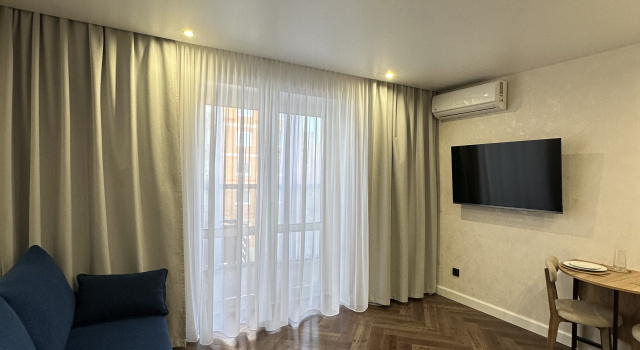 Uyutnaya Studiya, S Razvitoy Infrastrukturoy Flat, Buchen Sie Ferienwohnung Hotels in Region Chabarowsk mit Parkplatz, Parkplätze