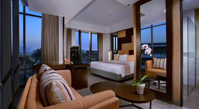 Двухместный номер Deluxe с балконом и с красивым видом из окна Aston Inn Mataram