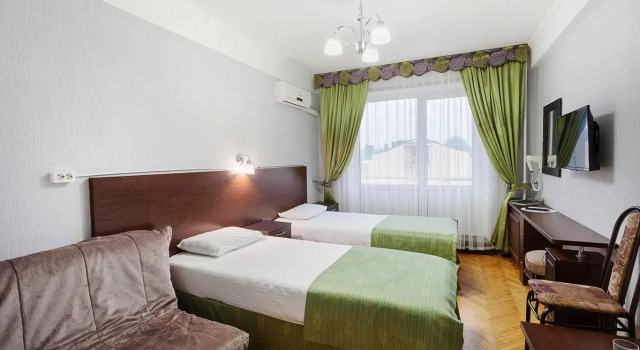 Двухместный номер Оздоровительный 1 категории с балконом и с видом на город Пансионат Искра