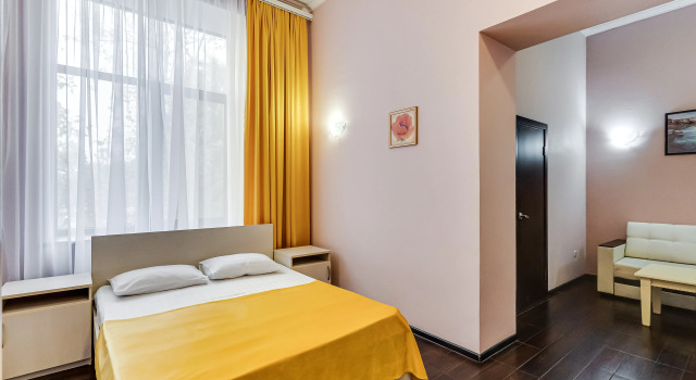 Полулюкс Отель Островский