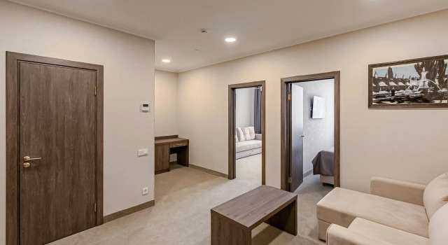 Двухместный люкс семейный с 2 комнатами Гостевой дом Кристалл