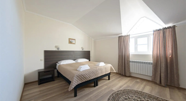 Полулюкс Отель Лагуна