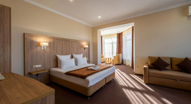 Двухместная студия Junior Suite с балконом Синегорье