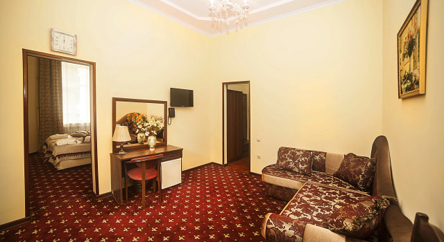 Двухместный люкс с 2 комнатами с балконом Санаторий Белая дача