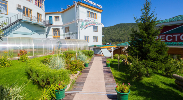 Krestovaya Pad, Boek Hotel Listvjanka Baikal tract