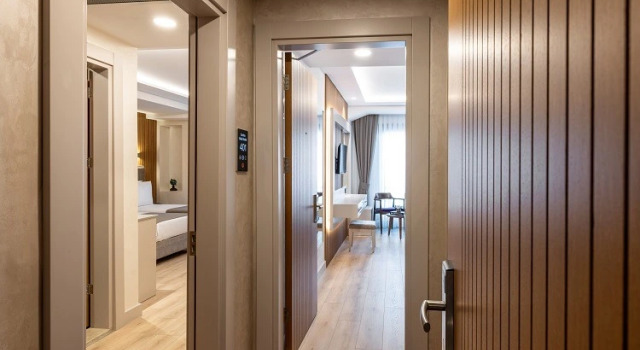 Семейный номер Superior с красивым видом из окна Carina Gold Hotel And Restaurant