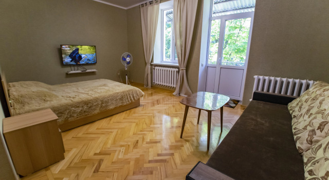 Prostornye trehkomnatnye apartamenty v kurortnoy chasti Zheleznovodska, Book Lejlighed Zheleznovodsk KavMinVody