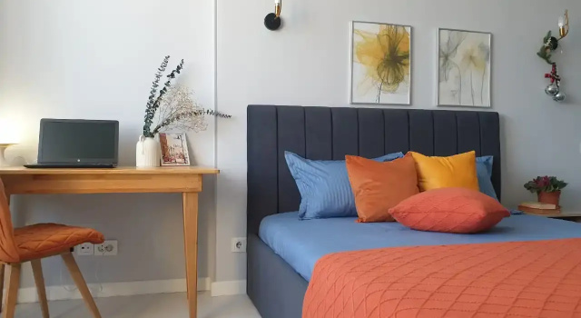 Lichnyi komfort v prestiznom rayone: 2 pjlnozennye spalni, 2 vannye komnaty Apartments, Varaa Huoneisto Almaty hotellit, joissa on pysäköinti, Pysäköinti