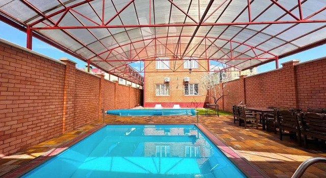 Private House s Basseynom, Rezerwuj Dom wakacyjny Domy Wakacyjne w Yessentuki, Domek