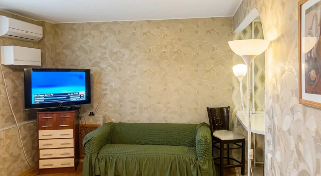 Dlya Dvoikh S Romanticheskoy Atmosferoy Ryadom S Metro Flat, Rezerwuj Apartament Hotele w Moskwa z Parkingiem, Parking