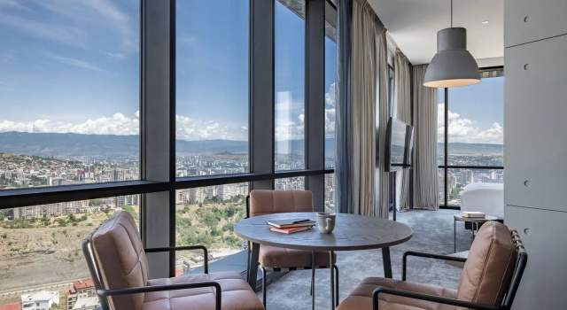 Двухместный полулюкс Pullman Tbilisi Axis Towers