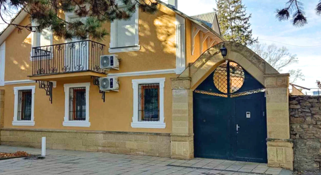 Частный Дом с Беседкой на Проспекте Дзержинского 25, Забронировать Дом для отпуска Виллы Кисловодска, Вилла