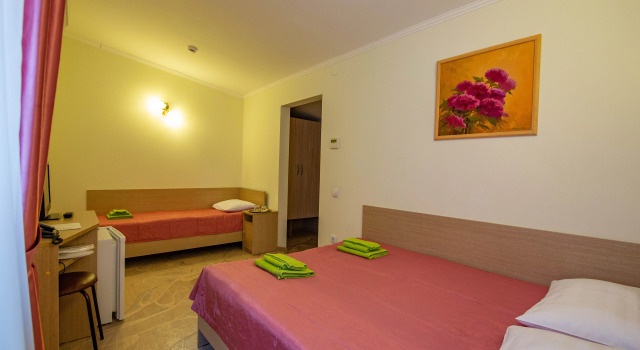 Confort triplă cameră Kaushchi Hotel