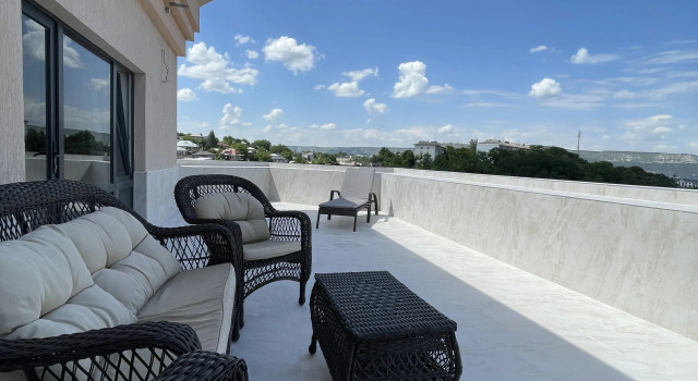 Квартира с большой террасой