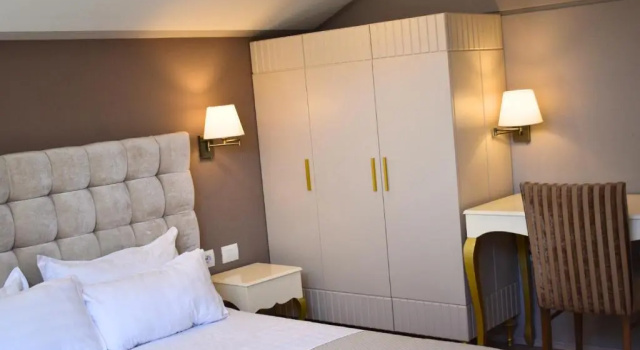 Трёхместный номер Standard с балконом Hotel Rezidenca Desaret