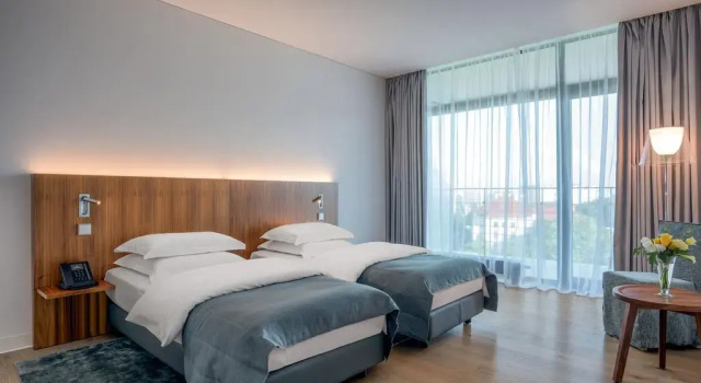 Люкс для МГН Отель Crystal House Suite Hotel & Spa