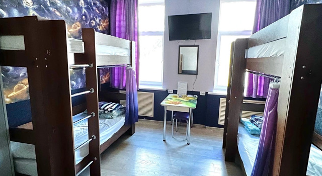 相部屋のベッド (男子寮) Hostel Tsentr