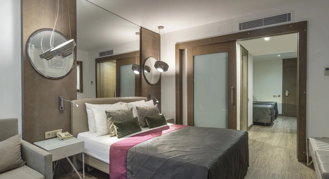 Четырёхместный номер Семейный с балконом и с видом на бассейн Side Star Elegance Hotel - Ultra All Inclusive
