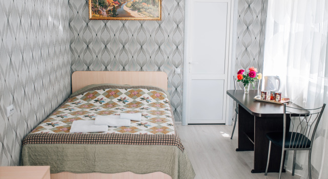 Трёхместный номер Standard с балконом и с красивым видом из окна Гостевой дом "Огни Хаджоха"