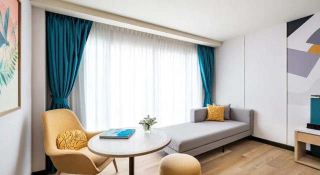Двухместный номер Sunkissed Stylish с балконом и с видом на город M Social Hotel Phuket