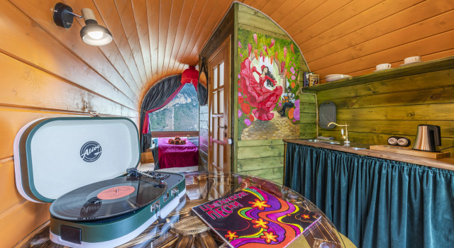 Gypsy Baron Wagon-house with mountain view O2kislorod Park  Glamping