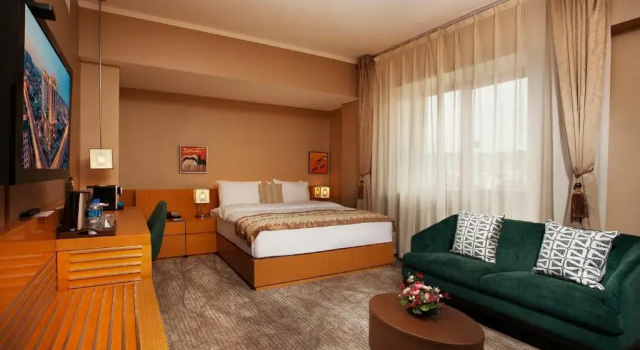 Отель Ramada by Wyndham Ulaanbaatar Citycenter, Забронировать Отель Отели Баянгла с парковкой, Парковка