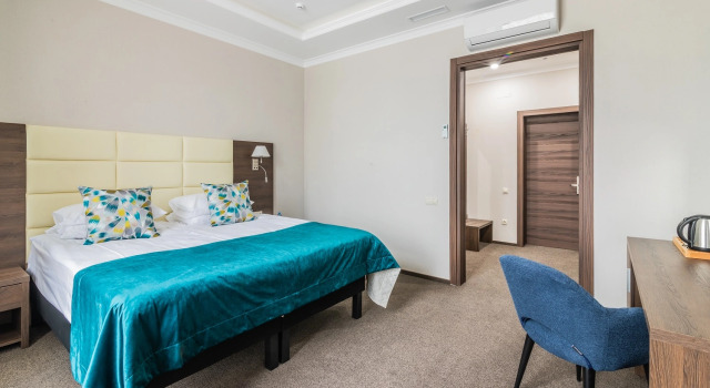 Family room with city view Prospekt Hotel