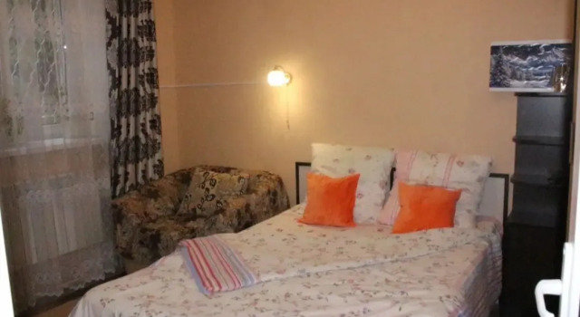 Uyutnaya Mezhdu Soborom I Kolonnadoy Flat, 予約 アパートメント キスロヴォツクのアパート, アパートメント