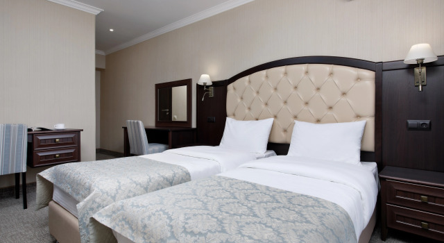 Двухместный полулюкс с 2 комнатами с балконом и с видом на город Пансионат Звездный