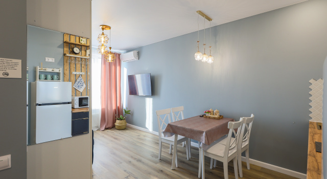 Odnokomnatnaya Solnechnaya I Tyoplaya V ZhK Komfort-Klassa kultura Klassika Flat, Buchen Sie Ferienwohnung Hotels in Region Chabarowsk mit Parkplatz, Parkplätze