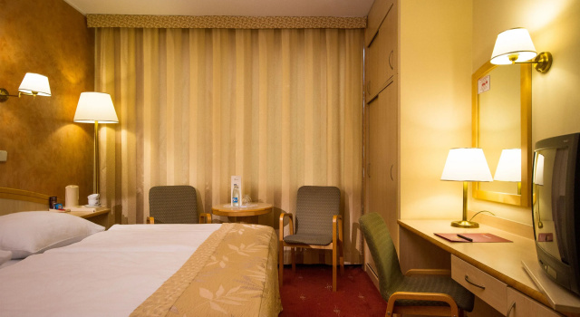 Двухместный номер Standard HP Park Plaza