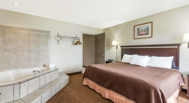 Двухместный люкс Howard Johnson by Wyndham Springfield