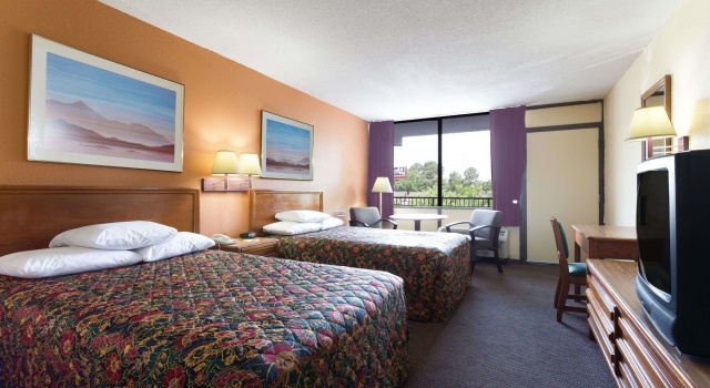 Четырёхместный номер Standard Motel 6 Raleigh, NC - Downtown South