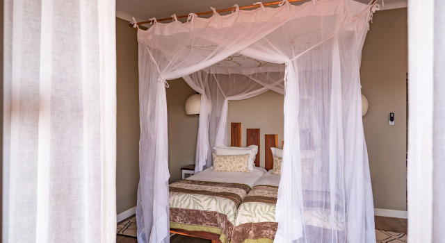 Трёхместный номер Standard Gondwana Kalahari Anib Lodge