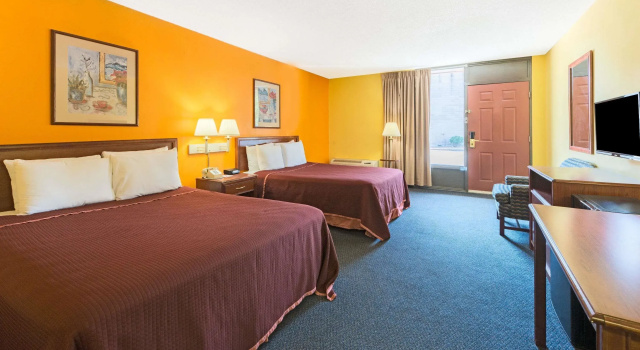 Четырёхместный номер Standard Howard Johnson Springfield