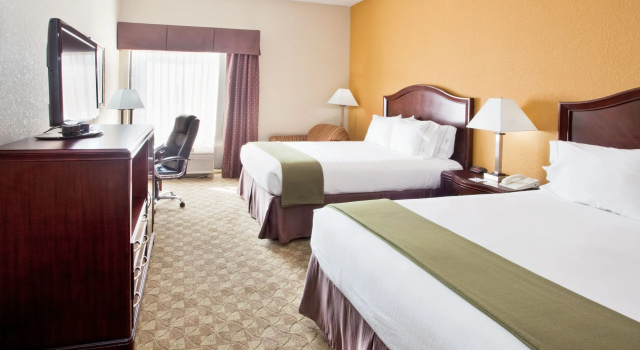 Четырёхместный номер Standard Holiday Inn Express Peachtree Corners-Norcross by IHG
