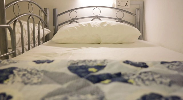 Postel ve společném pokoji Ark Hostel