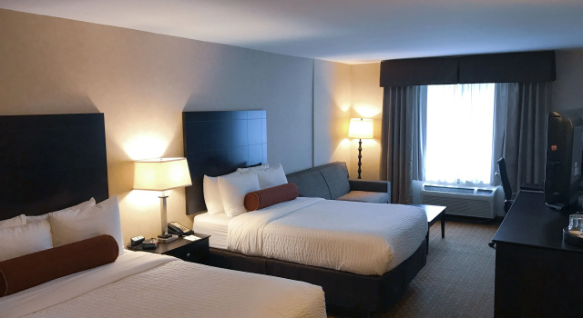 Четырёхместный люкс Clarion Inn Elmhurst - Oak Brook near I-88, I-290, I-294