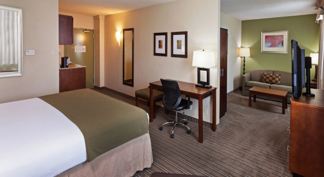 Двухместный люкс Holiday Inn Express & Suites Fort Worth Downtown by IHG