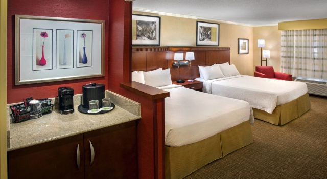 Четырёхместный номер Standard Courtyard Boston Woburn/Burlington