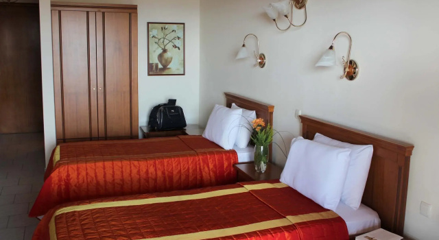 Одноместный номер Standard с видом на бассейн Famissi Eden Hotel
