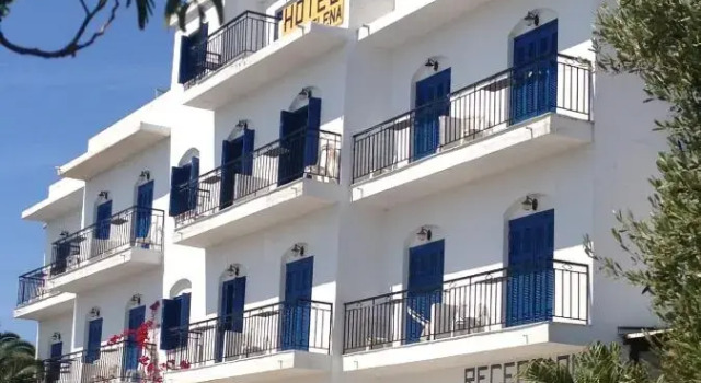 Hotel Maria-Elena, Забронировать Отель Айос-Кирикос Икария, рядом с Город Айос-Кирикос