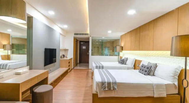 Sunset Deluxe room Phuket Graceland Resort and Spa